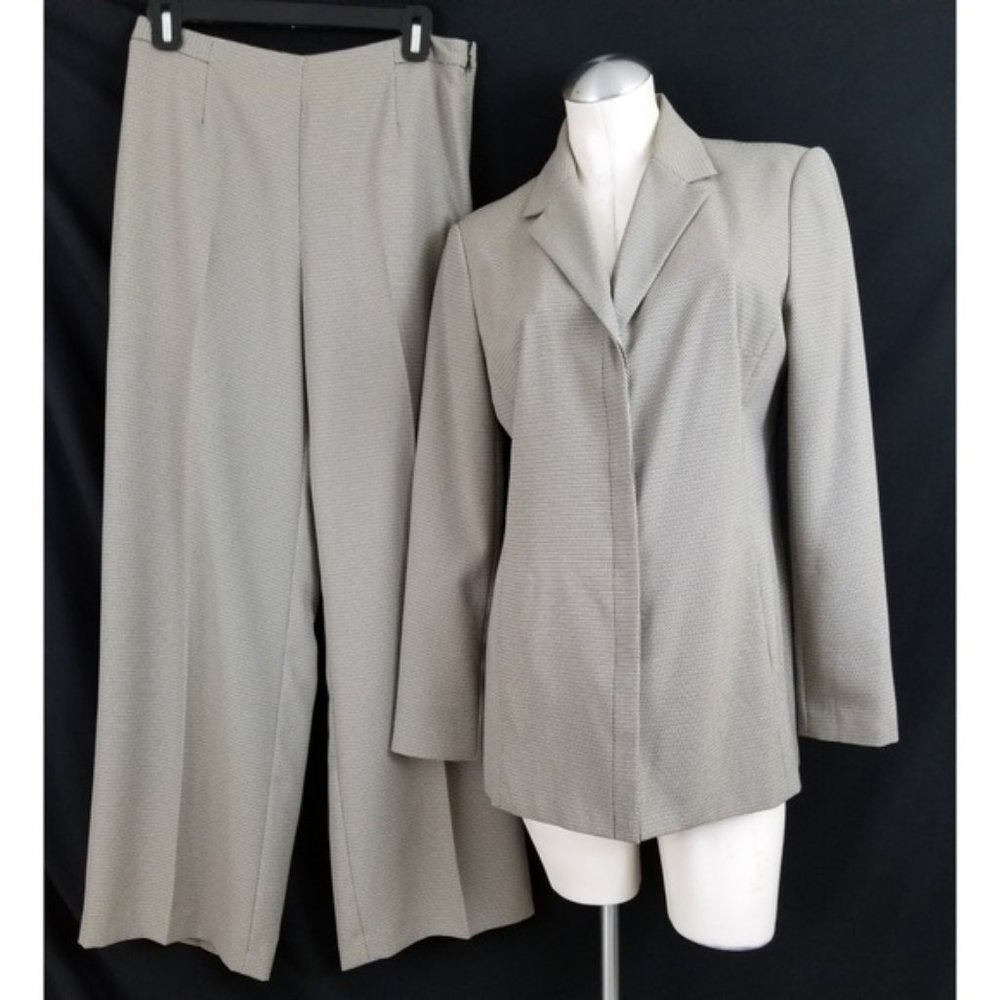Villager Liz Claiborne Size 8 Pant Suit Taupe
